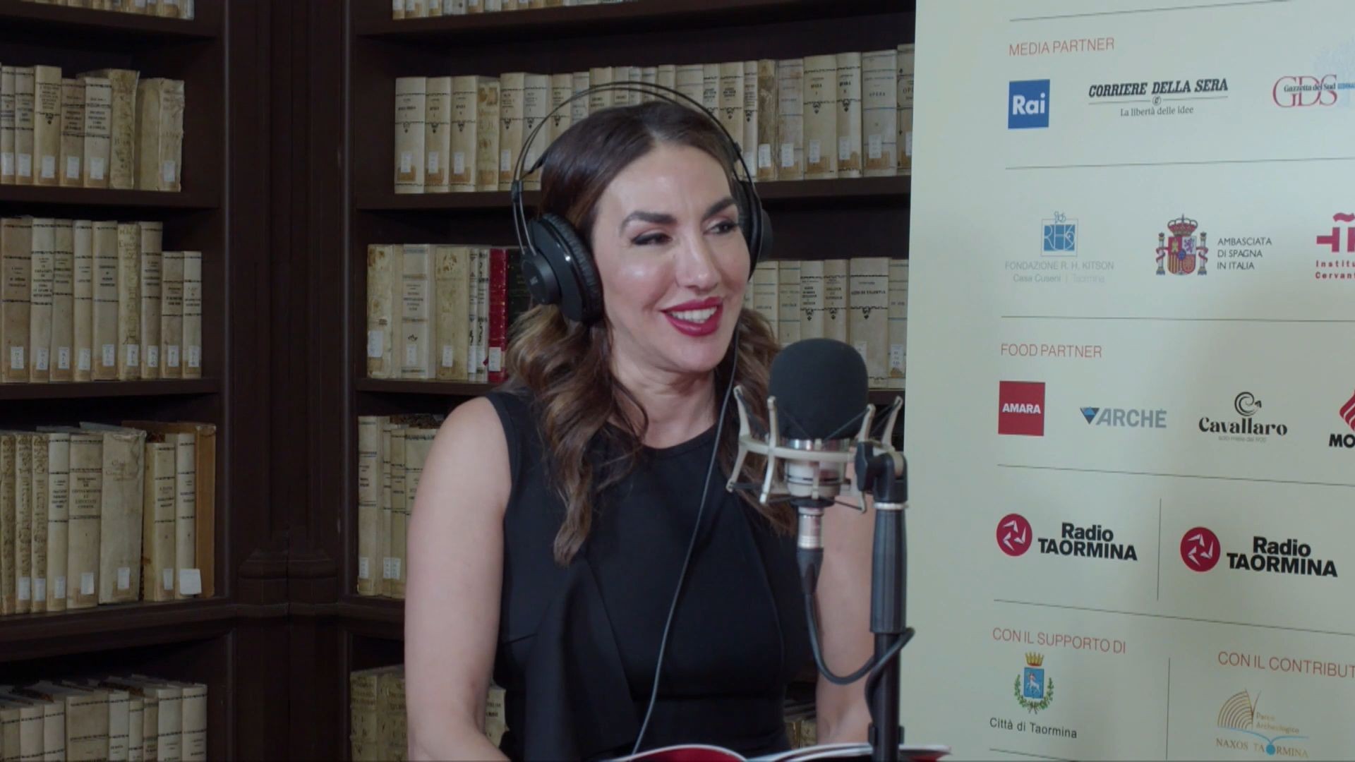 INTERVISTA Antonella Ferrara racconta la magia del Taobuk: "Ho percepito la sensazione che tutto il mondo fosse a Taormina"