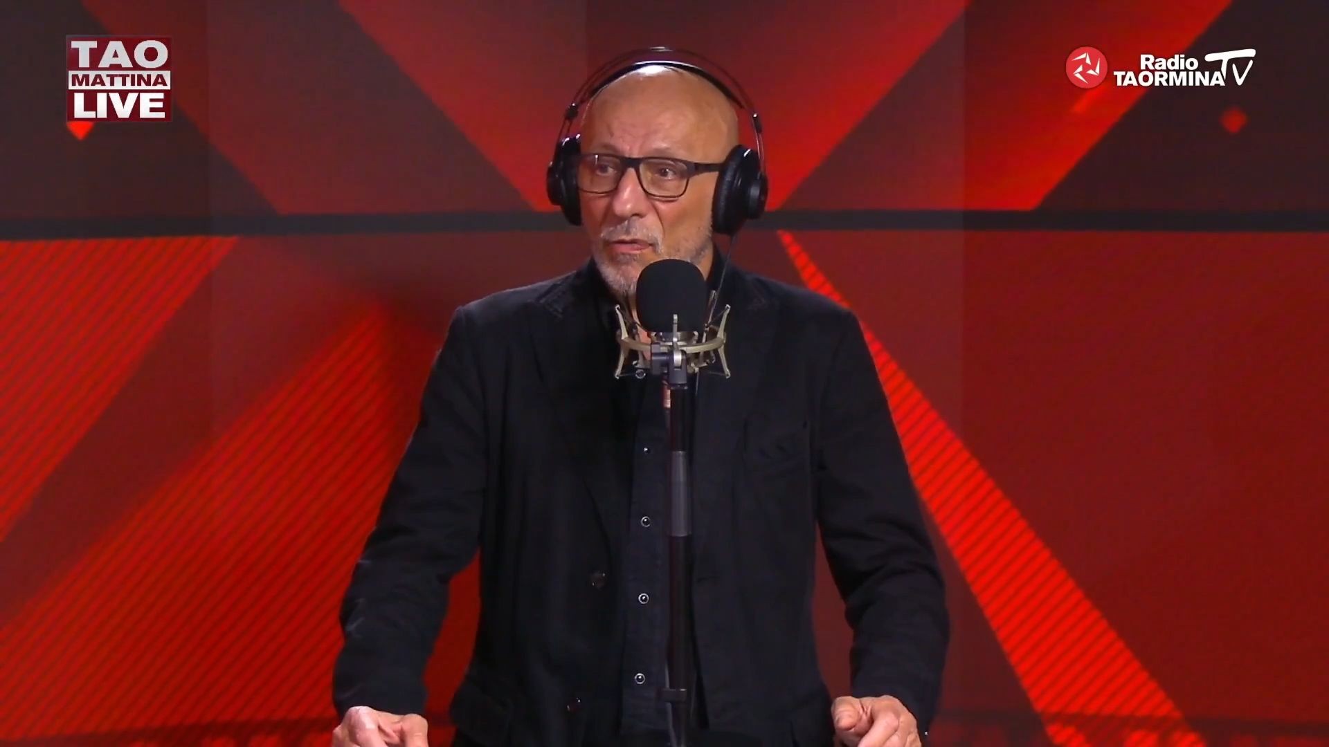 INTERVISTA Tino Caspanello a Radio Taormina Tv: "Il teatro racconta il presente e interroga la società"