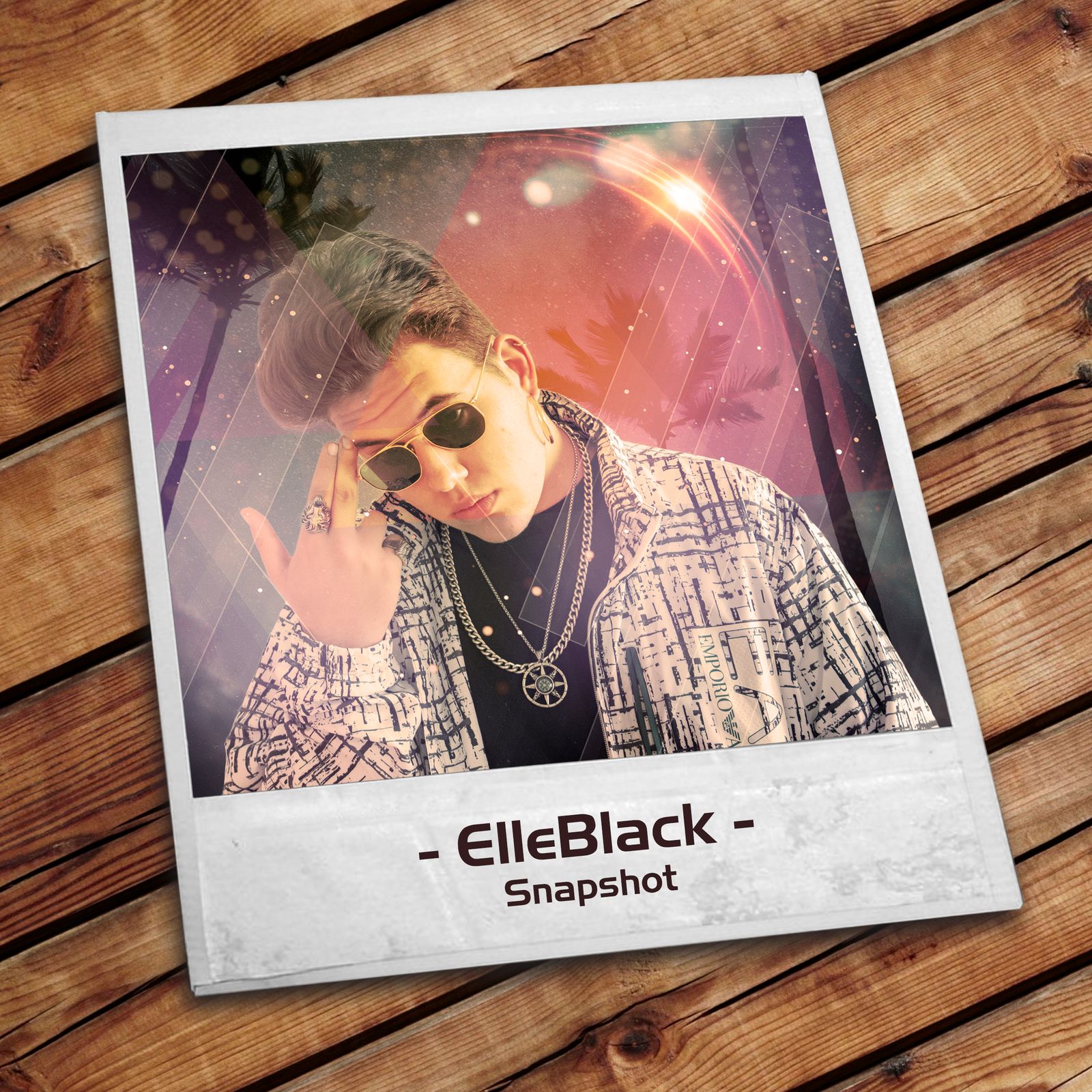 Snapshot - ElleBlack | EarOne
